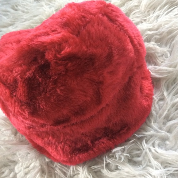 NWOT Faux Fur Women’s Hat - Picture 5 of 6